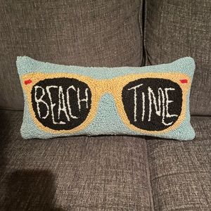 Peking 9x18 handhooked beach time pillow